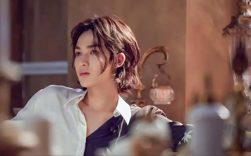 朱正廷英伦长发造型,高清图片,壁纸-桌面城市