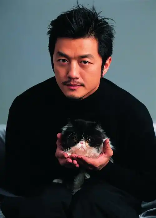 李亚鹏高雅时尚绅士写真曝光