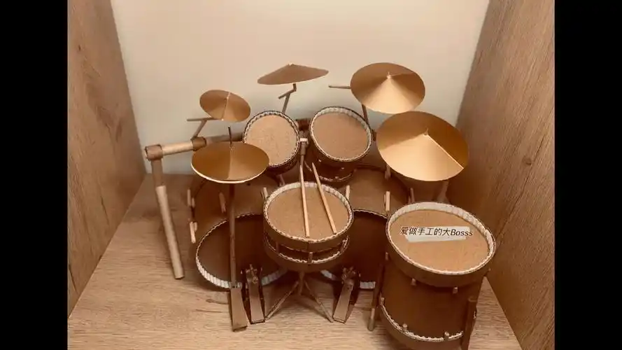 活动作品瓦楞纸手工架子鼓
