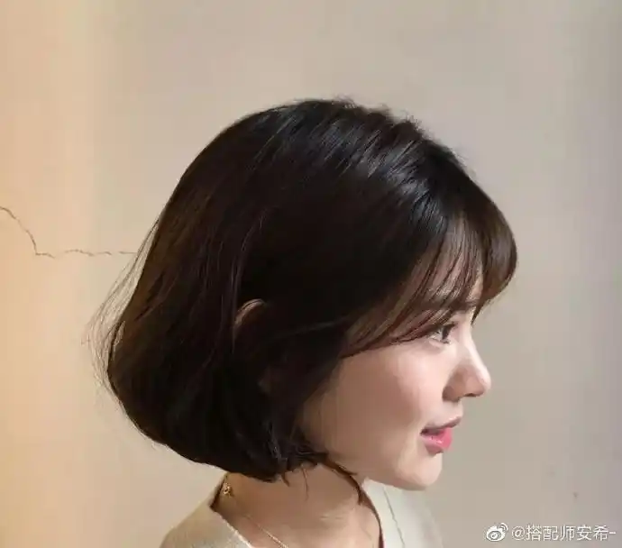 想不到什么发型又想尝试性的发型,或者不敢尝试其他烫发的妹子,都可以