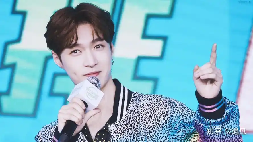 张艺兴的笑容给你什么样的感觉?