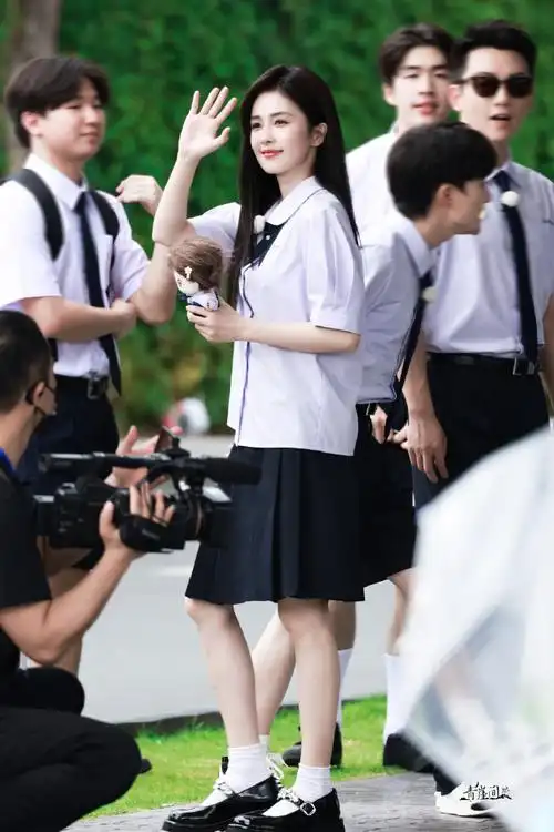 白鹿奔跑吧学院风录制##白鹿泰兰德校服造型