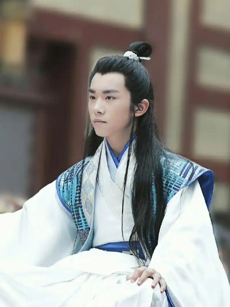 易烊千玺演过少年屈原#,端午节刷到15岁的易烊千玺,他曾在电视剧