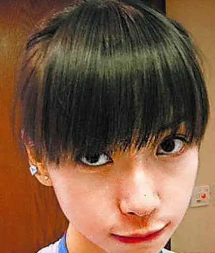 疑似angelababy丑照曝光香肠嘴惊现喉结组图4