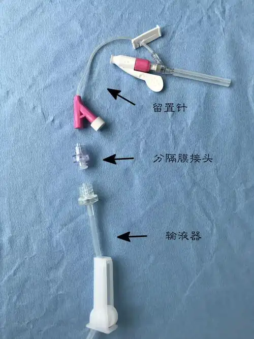 无需使用头皮针穿刺肝素帽接输液通道,而是采用无针输液接头直接与