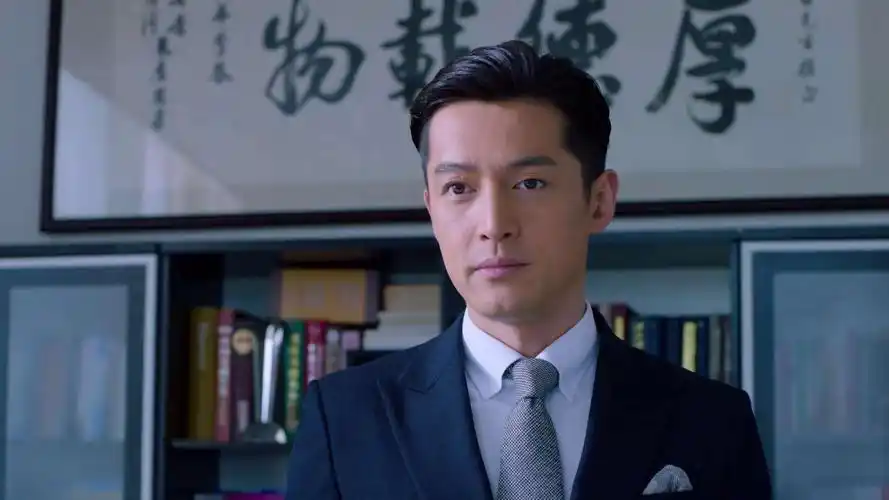 《伪装者》收官5年后靳东转型成功,胡歌专攻电影,王凯作品不断