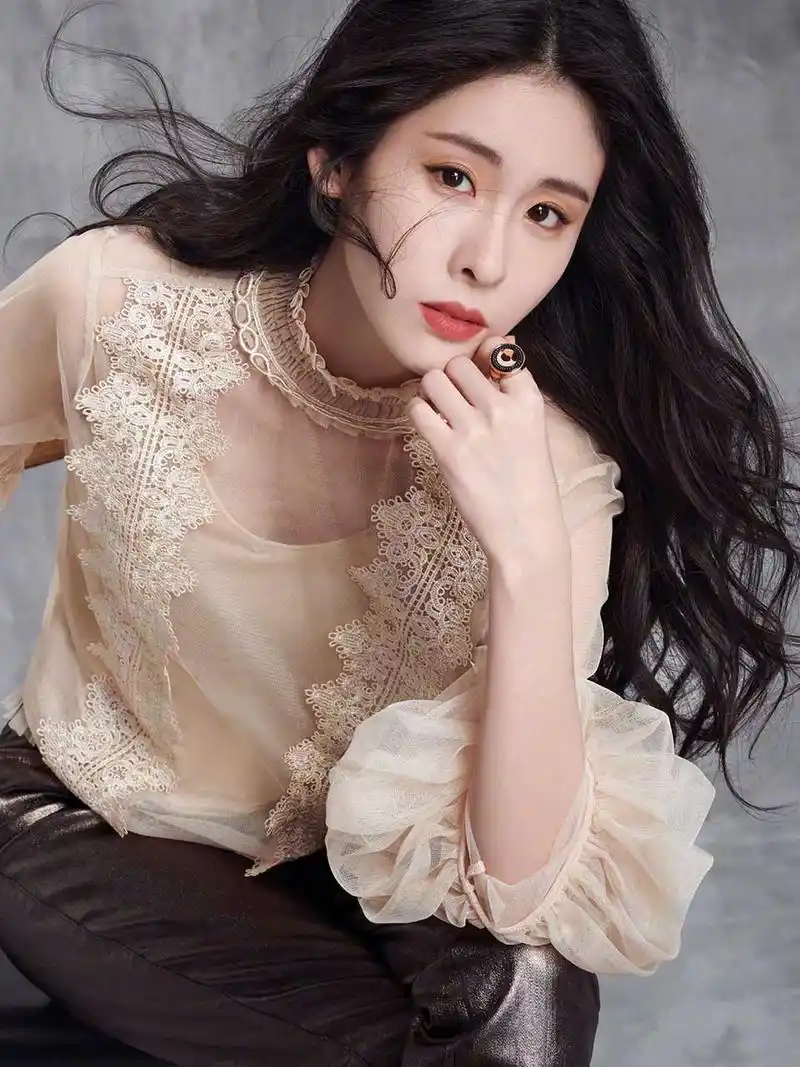 张碧晨的这11张照片,干净利落,图6是多少人的手机壁纸!