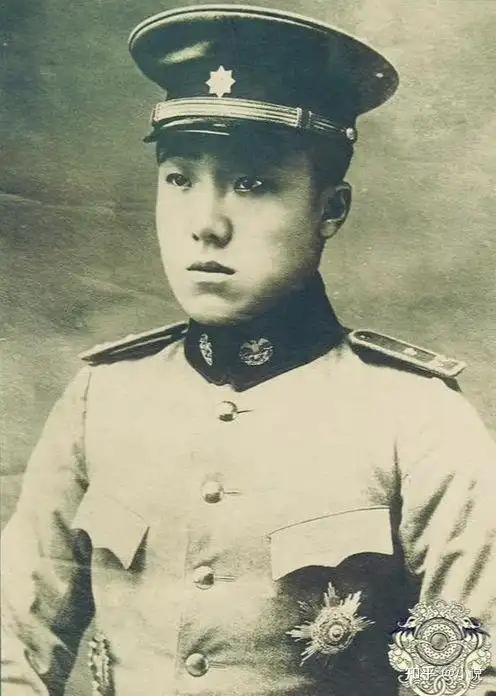 清末不留辫子的皇家禁卫军威武漂亮的西式军服