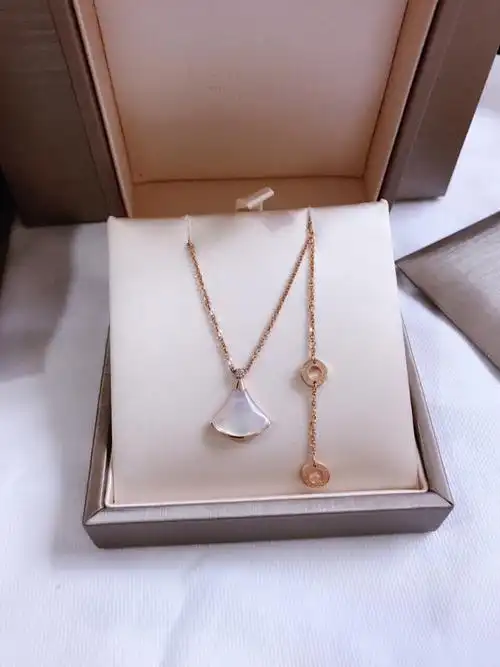 宝格丽白贝母项链