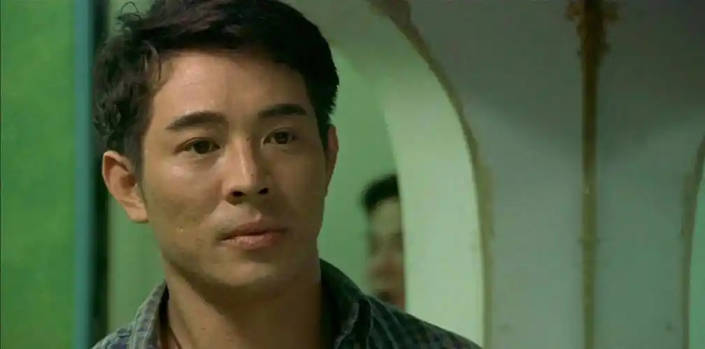 60岁李连杰近况曝光:脸部浮肿, 眼睛突出颜值大变引健康关注_电影