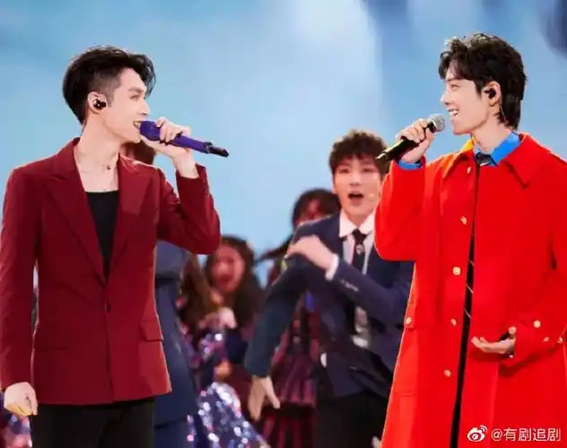 肖战管张艺兴叫大兴#肖战,张艺兴曾于20年同台合作歌曲《我们都是