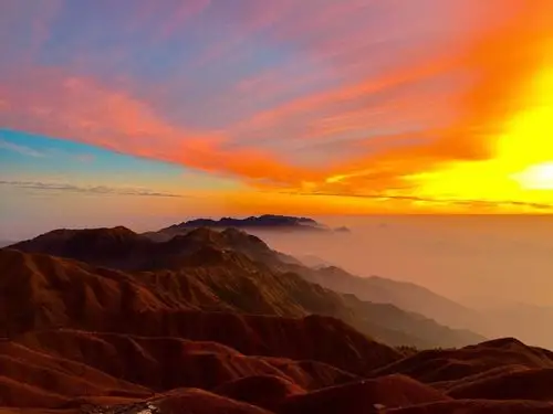 色彩斑斓的武功山
