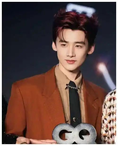 内娱全球热门排名:肖战第2,王一博第5,杨紫第9,热巴意外落榜_榜单