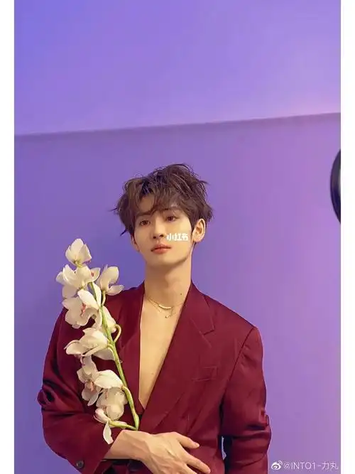 力丸杂志封面花絮图