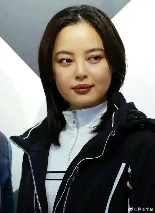 赵露思和辛芷蕾 120斤的脸如何自救?