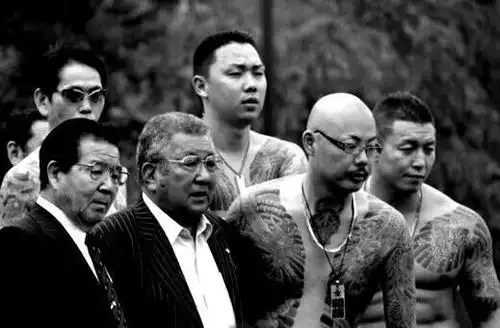 这场声势浩大,黑帮云集的葬礼,其主人公就是许海清.