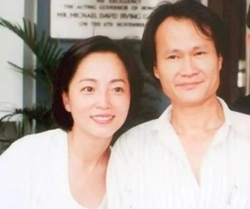 "石榴姐"苑琼丹和林正英旧日同框!石榴姐一直是九叔的爱慕者!