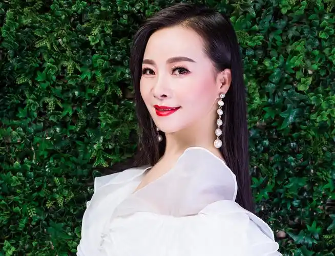 p>段娟,女,著名歌手,出生于陕西中国音乐家协会会员,中国国际新闻