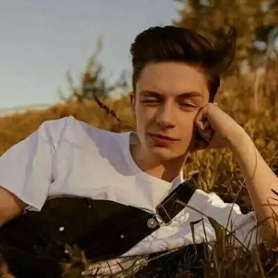 生活感很强的痞帅欧美男生头像最新