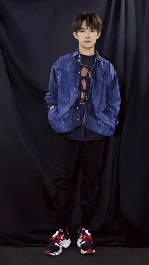 00后小鲜肉易烊千玺帅气时尚写真 - tt98图片网