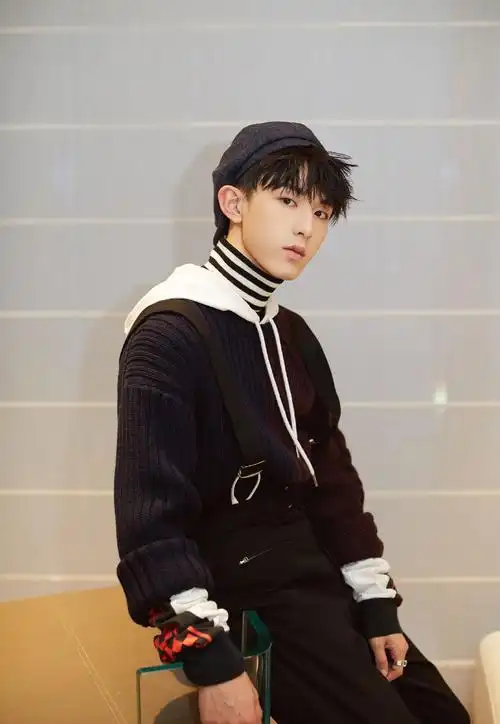 郭俊辰图片 郭俊辰潮儿帅气活动照图片