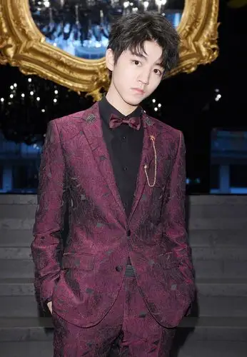 王俊凯×2018.02.25d&g2018秋冬女装系列时装秀×cr:logo