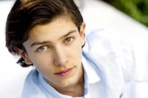 他是迷妹最想嫁的欧洲王子,颜值爆表帅