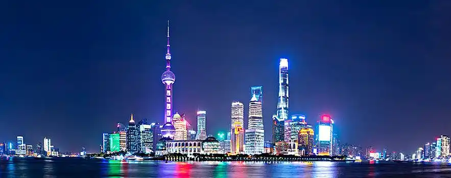 上海外滩陆家嘴夜景全景