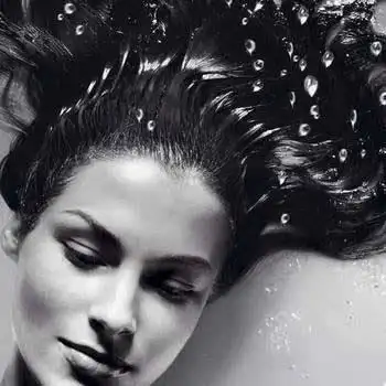 此外,有一精神疾病——拔毛癖,好发于10岁左右的小女生,患者会因心理