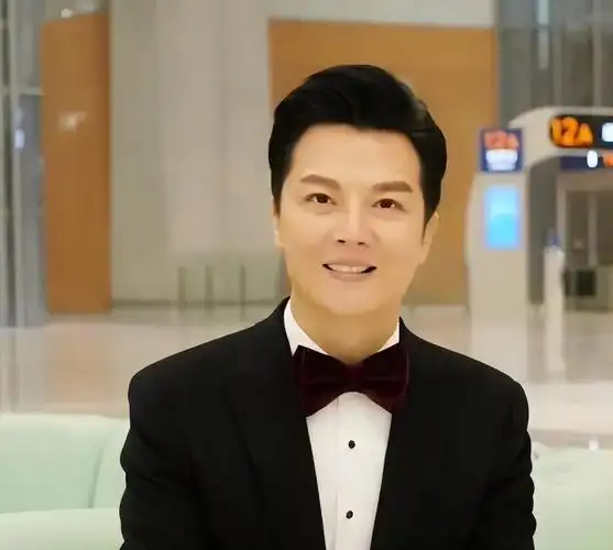 任鲁豫简历资料及个人经历简介(主持人任鲁豫妻子是谁)_四五百科