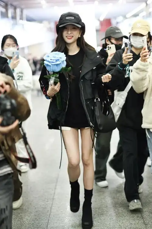 吴宣仪穿搭秘密短裤配高跟鞋穿出性感时髦风