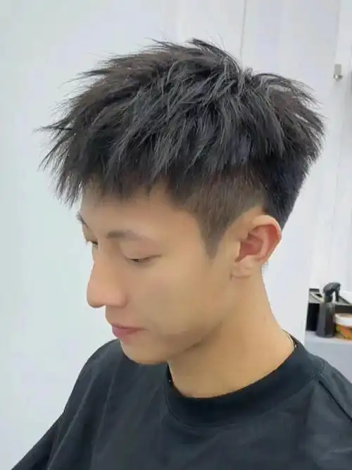 "头发细软"的男生适合剪什么发型?建议留这3款,潮流又帅气!