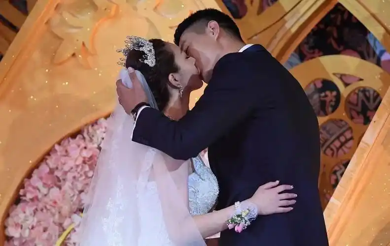 先是翟晓川长城求婚成功,方硕跳伞求婚成功,尹天任求婚成功,常林结婚