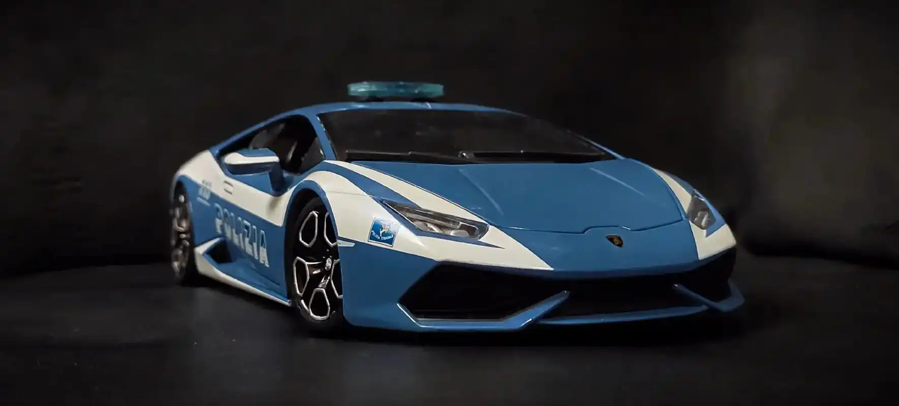 比美高1:18兰博基尼小牛意大利警车.lamborghini - 抖音