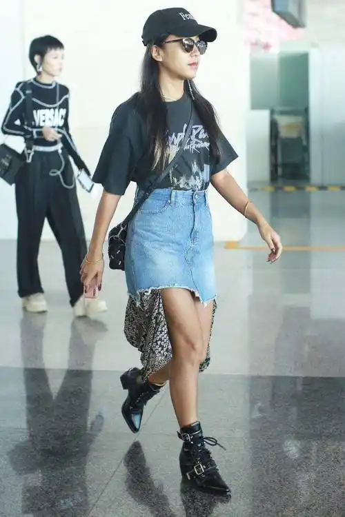 吉克隽逸凭什么秀身材?穿短裙腿粗短腰肥厚,但时尚感一直很强!