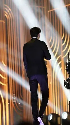 中国版绅士的品格?凭大头我认出了雷佳音