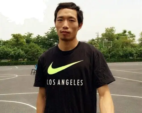 扣篮帝陈登星亚洲第一跳立跳226米冲跳35米真的要上天