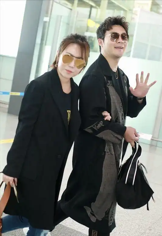 马丽和小11岁老公竟然这么甜网友难怪没沈腾什么事