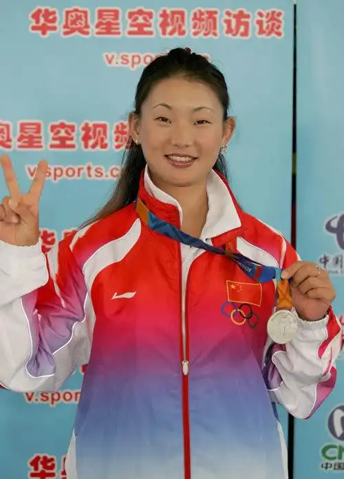 何影 (体育人物)