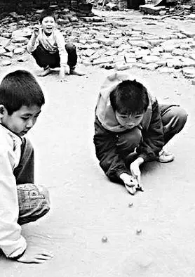 80年代的农村,孩子们最喜欢玩的一些游戏