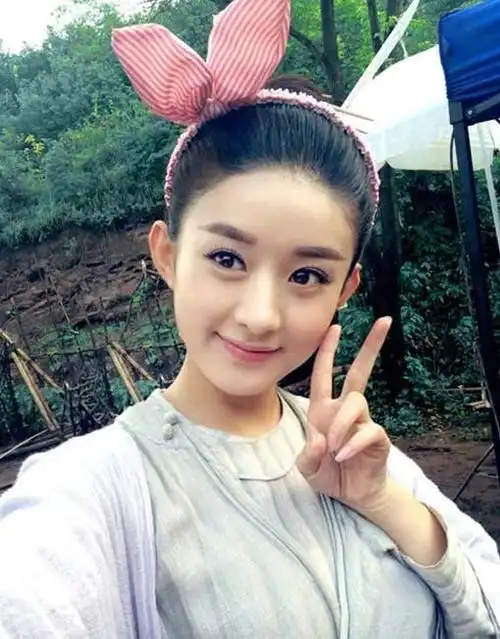 赵丽颖卖萌有多萌看看这些曾经卖萌的照片