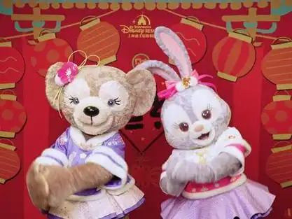 大年初二,雪莉玫和星黛露带来了精心准备的彩带舞~祝你兔年和大可爱一