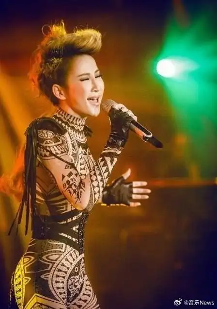 华语乐坛真没人能救救那英了吗