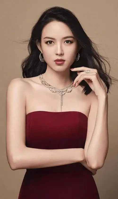 中国第一个世界小姐冠军张梓琳到底有多美美得令人惊艳