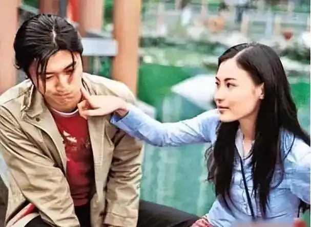 如今才明白谢霆锋对张柏芝可能不是喜欢而是深爱