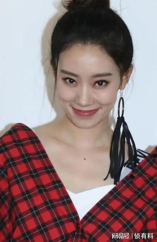 独家私藏:这几张张小斐素颜照你见过吗?是不是和你想象中不一样