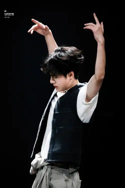 王一博电影热烈##乐华家族演唱会##王一博惊叹号舞台好热烈##这释王