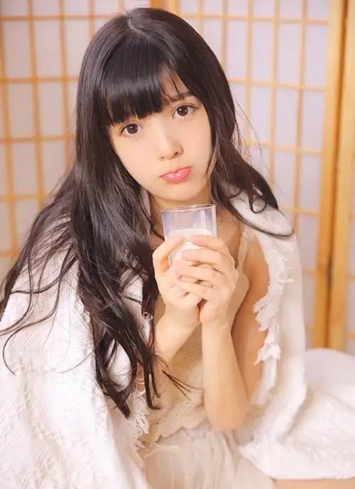 清纯女生长发美女萝莉居家小清新写真图片