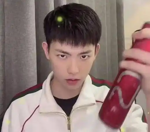 夏季男生流行发型潮男必剪的男生短发