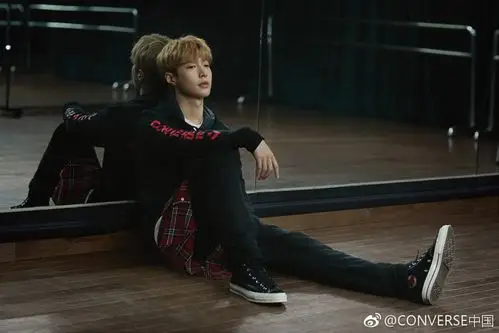 [张艺兴][分享]181030 冬天也要酷出本色 活力满满的学长张艺兴来袭